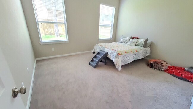 Building Photo - 305 Rise Ln