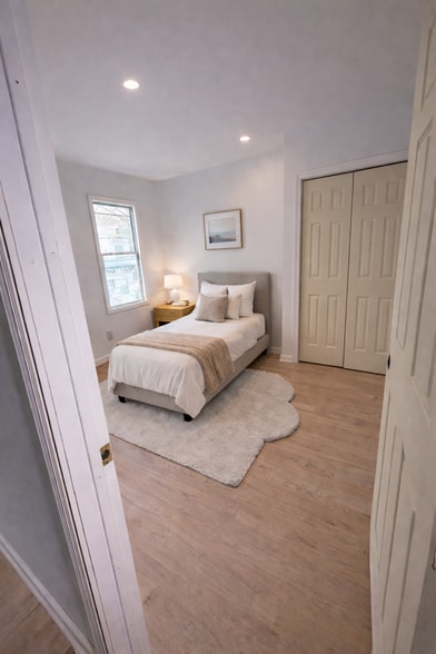 Building Photo - 68 Arch St