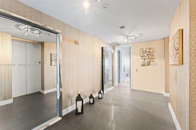 Building Photo - 1100 Biscayne Blvd