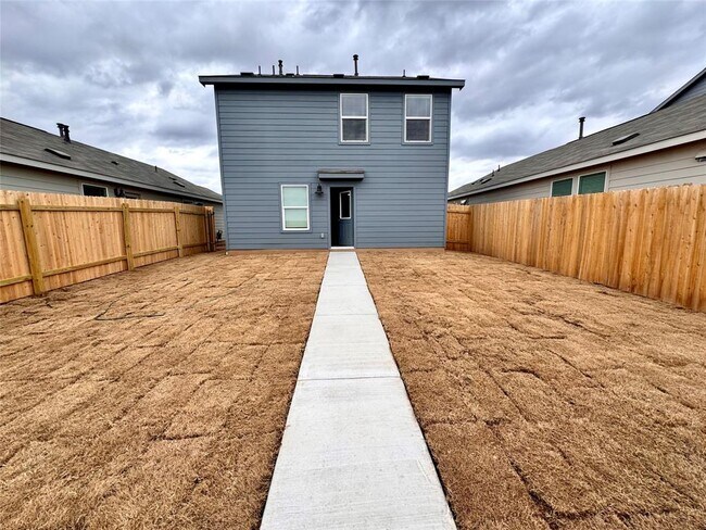 Building Photo - 554 Sormonne Lp