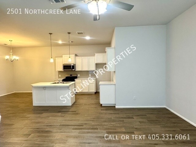 Building Photo - 2501 Northcreek Ln