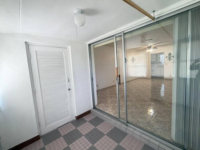 Building Photo - 2727 Dudley Dr W