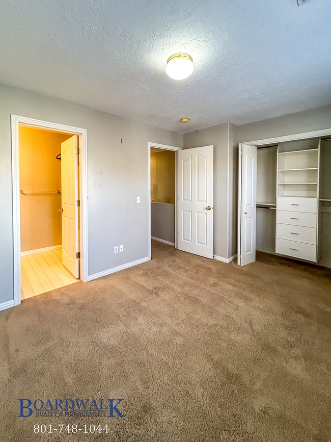 Building Photo - Stylish Draper Townhome with Private Patio