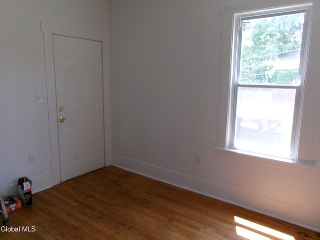 Building Photo - 1338 Parkwood Blvd