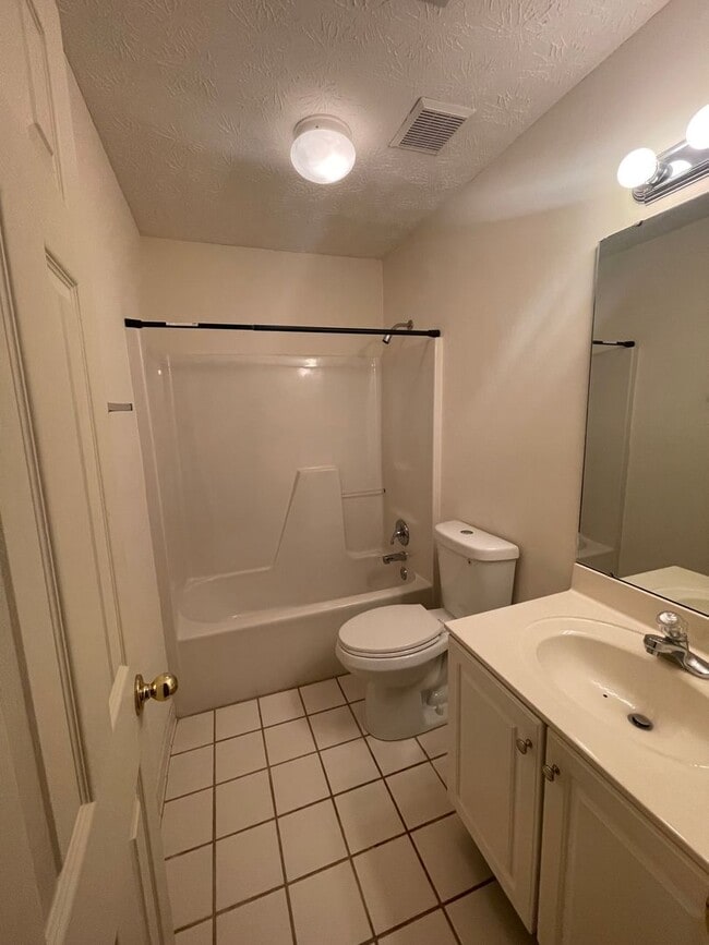 Building Photo - Single Family - Auburn