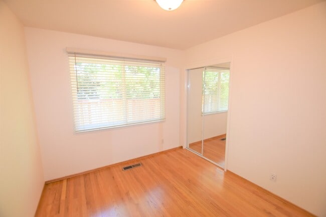 Building Photo - Beautiful 1,396 square foot home situated in the desirable Noddin Neighborhood