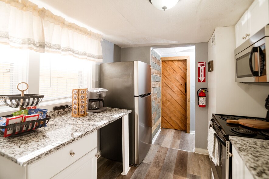 Kitchen - 539 Paines Ave NW