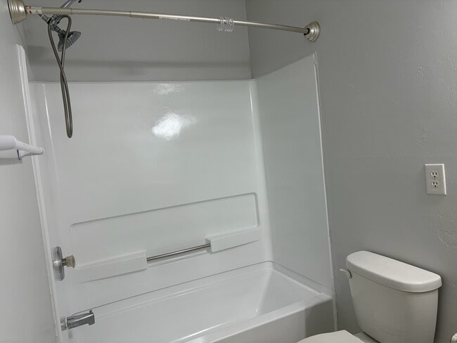 Building Photo - 2052 Darnell Cir