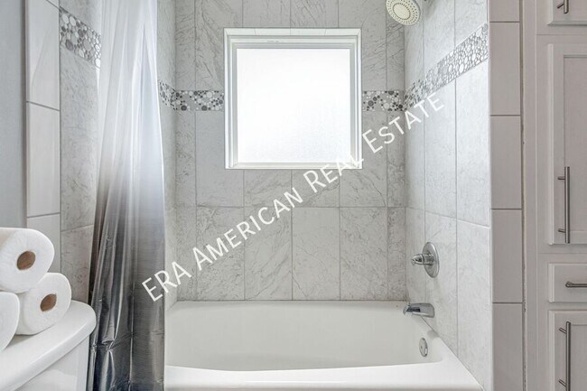 Building Photo - 1725 Union Ave