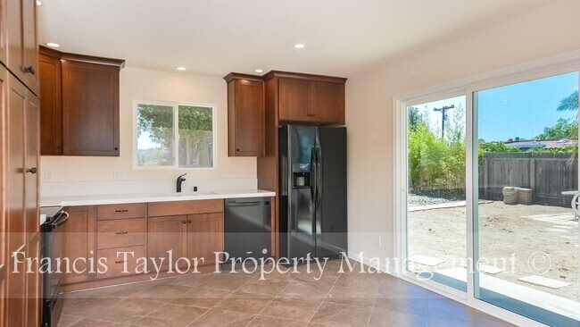 Building Photo - 3 Bedroom Home off Mary Lane