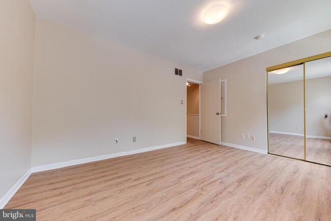 Building Photo - 9073 Lambskin Ln