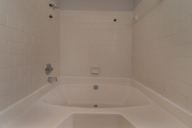 Building Photo - 3 Bed/2.5 Bath House for Rent in Martinez w/ Garage & Fenced Back Yard