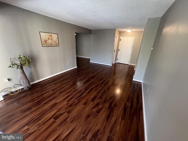 Building Photo - 4500 S Four Mile Run Dr