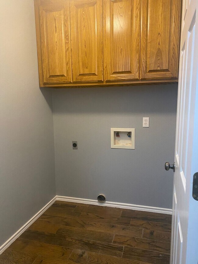 Building Photo - 150 Hunters Cir