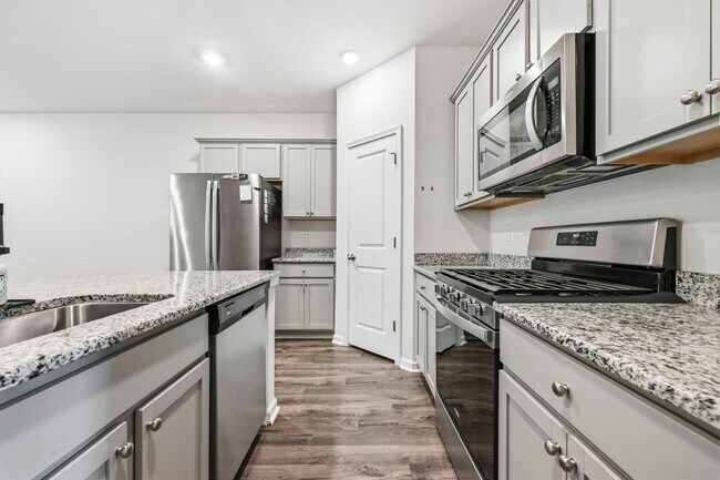 Building Photo - 3412 Bells Lk Cir