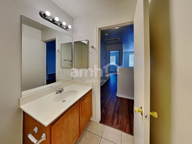 Building Photo - 11818 W Altadena Ave
