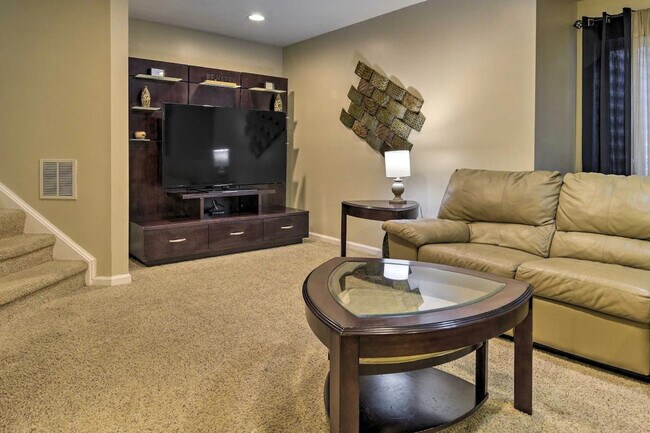 Building Photo - 5077 Cameo Terrace