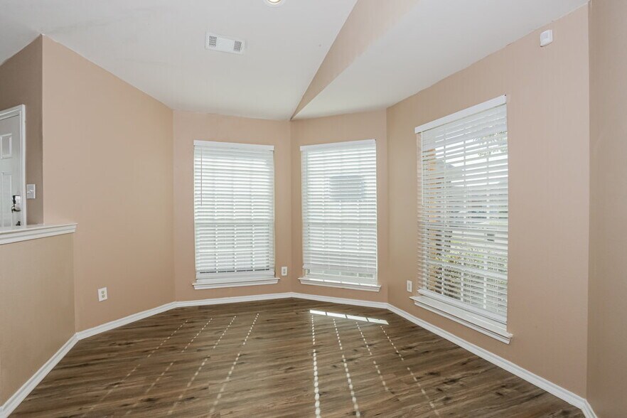 Building Photo - 6440 Regina Dr