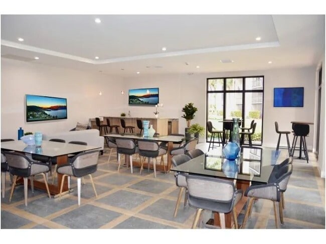 Building Photo - 19221 NE 10th Ave