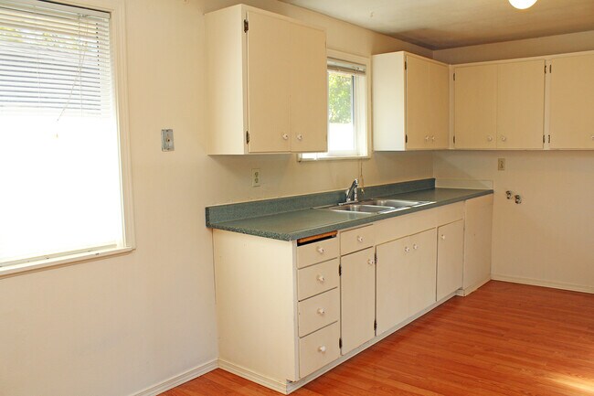 Building Photo - 4110-4116 N Willis Blvd