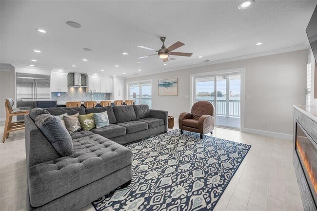 Building Photo - 804 Bay Point Dr