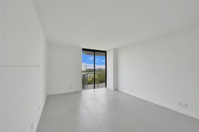 Building Photo - 20281 E Country Club Dr