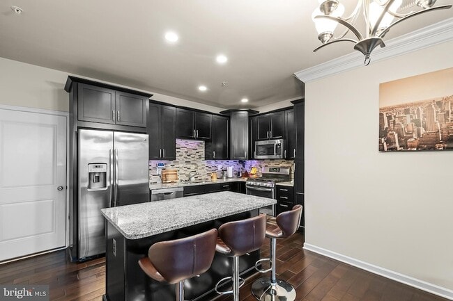 Building Photo - 43151 Wealdstone Terrace