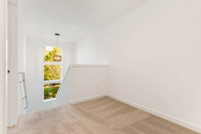 Building Photo - 304 S 48th Ct