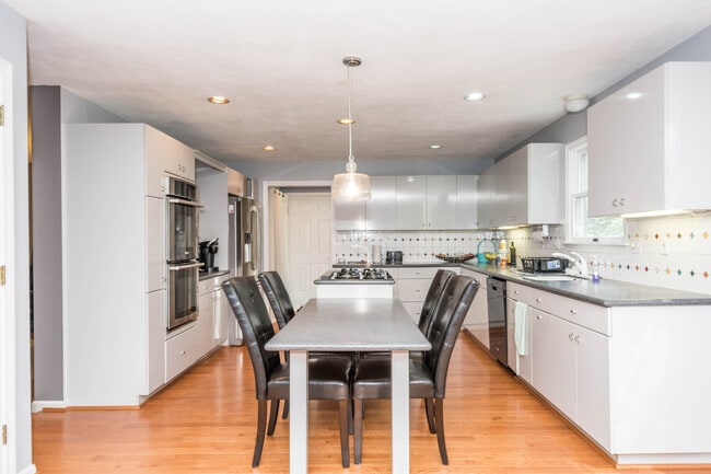 Building Photo - 8 Patriot Way