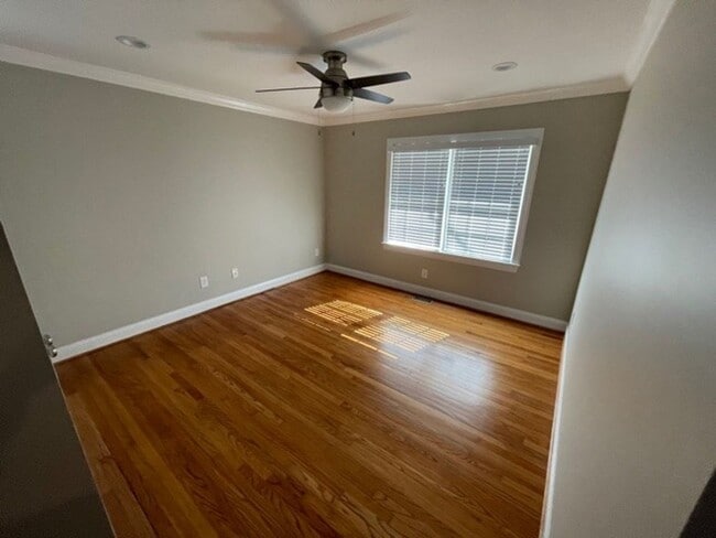 Building Photo - 4881 Oak Level Rd