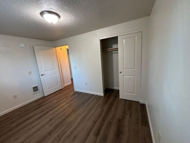 Building Photo - 1005 Boedies Dr