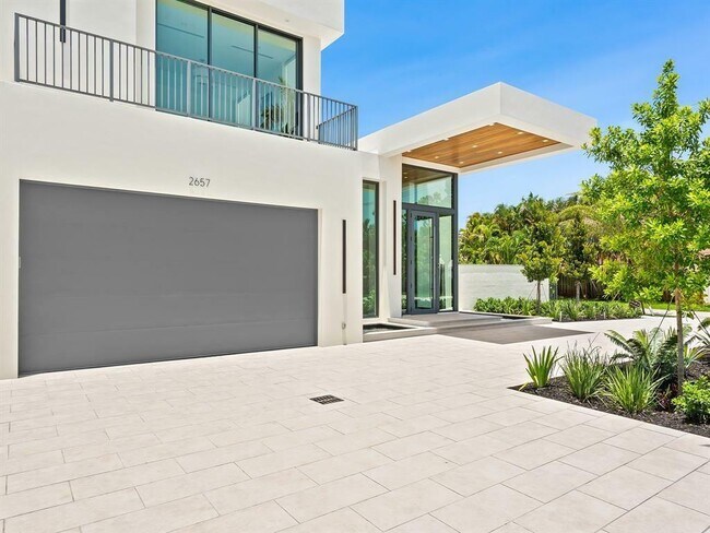 Building Photo - 2657 NE 34th St