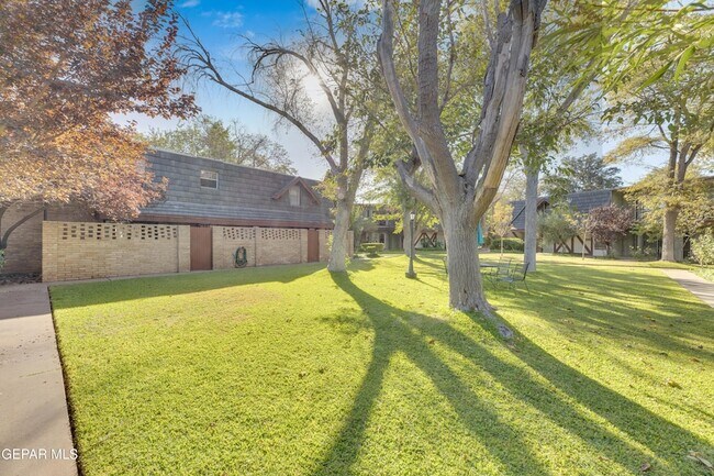 Building Photo - 350 Thunderbird Dr