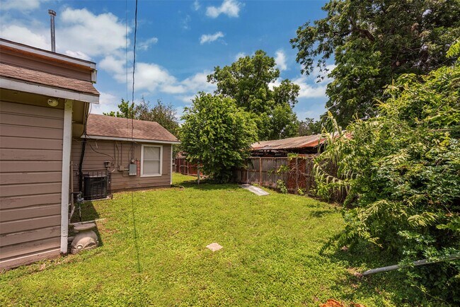 Building Photo - 202 Norview Dr