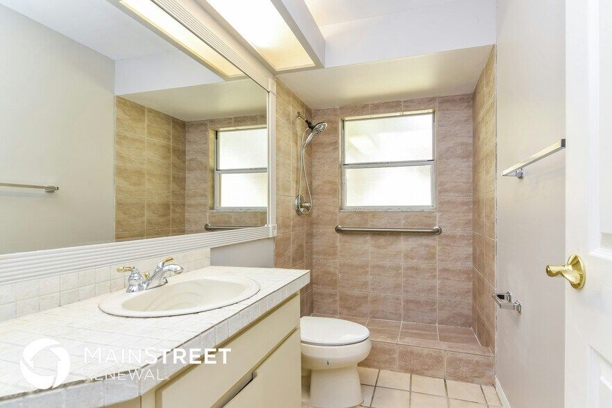 Building Photo - 812 Crestridge Dr