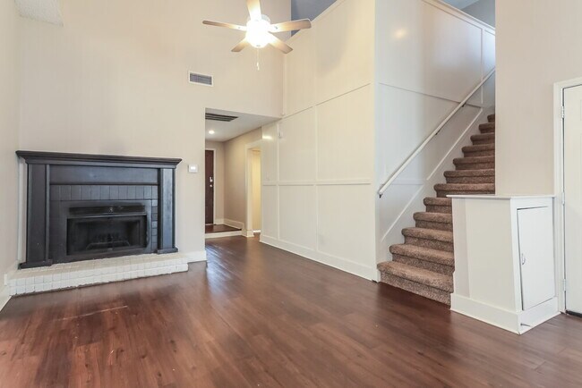 Building Photo - 1141 Paintbrush St