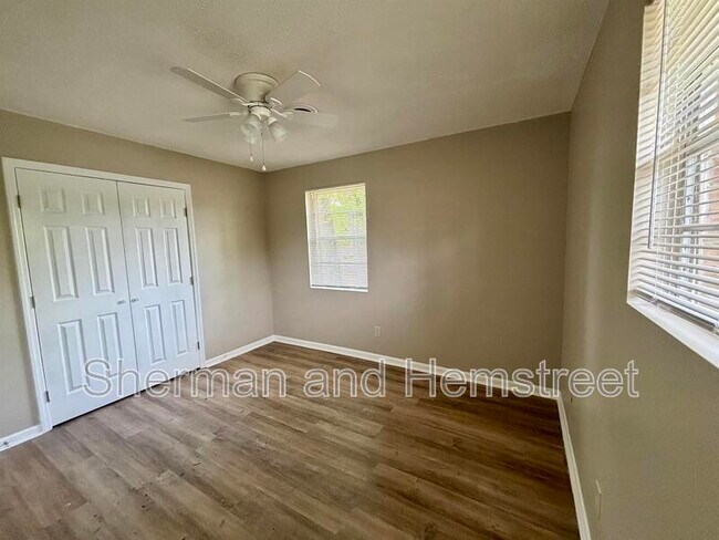 Building Photo - 336 Deerwood Ct