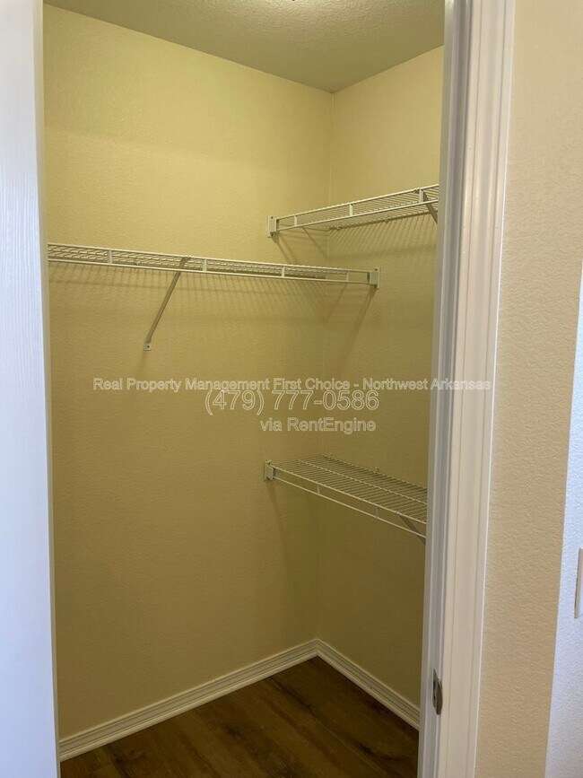 Building Photo - 511 Brookfield Dr