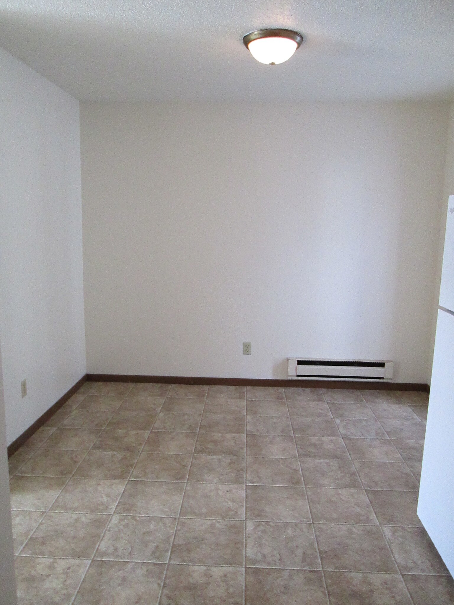 Building Photo - 100 Ludland Dr