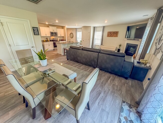 Building Photo - 4410 Remington Ave