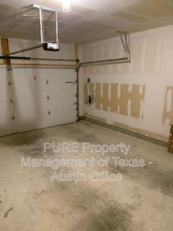 Building Photo - 2471 Sunrise Rd