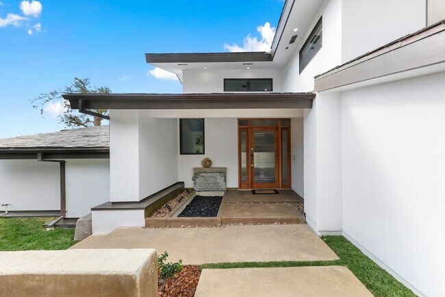 Building Photo - 27091 Sea Vista Dr