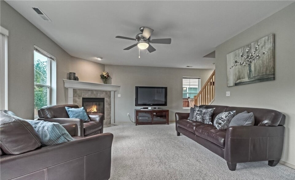 Building Photo - Beautiful Renton Home with A/C Available from now to 5/4/26