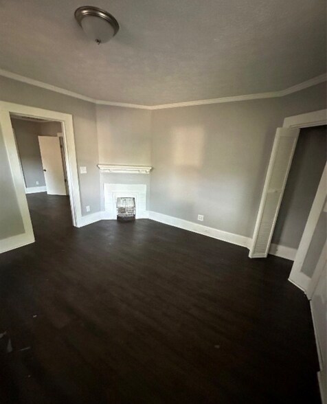 Building Photo - 525 5th St