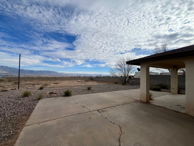 Building Photo - Move-In Special: ½ OFF First Month’s Rent! 3 Bedroom 2 Bathroom 2109 Sqft