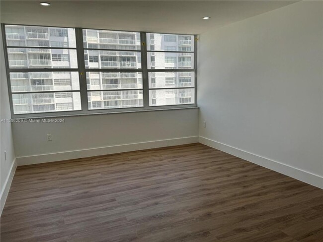 Building Photo - 2 bedroom in Aventura FL 33160