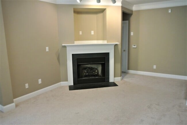 Building Photo - 1621 Providence Glen Dr