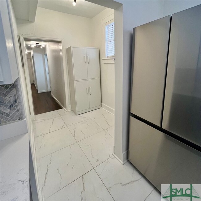 Building Photo - 103 W 51st St