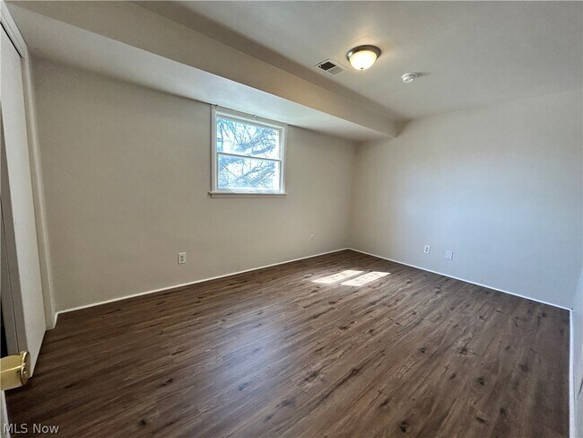 Building Photo - 213 Concord Ct