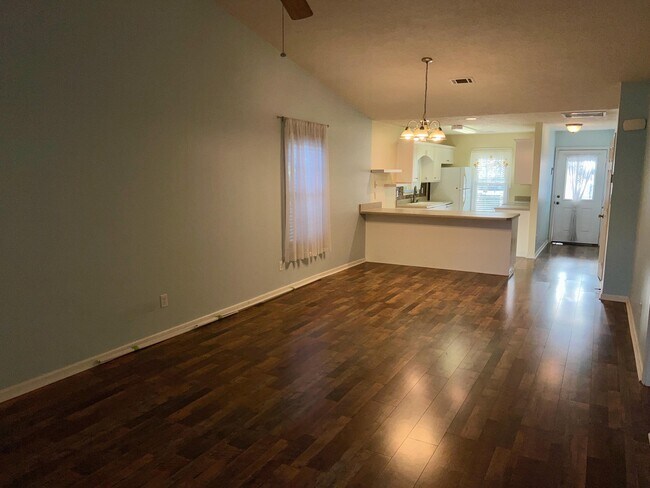 Building Photo - 111 Bennington Ln